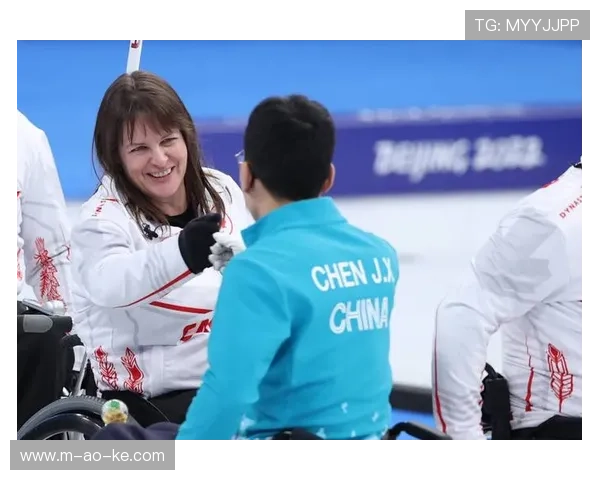 CX赛选手互动：张智勇与加拿大兄弟赛后拥抱致意