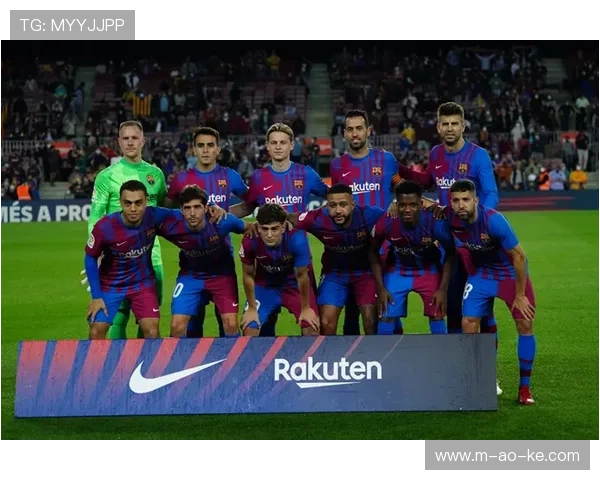 国家德比现场：维尼修斯被换下后直接返回更衣室，引发猜测