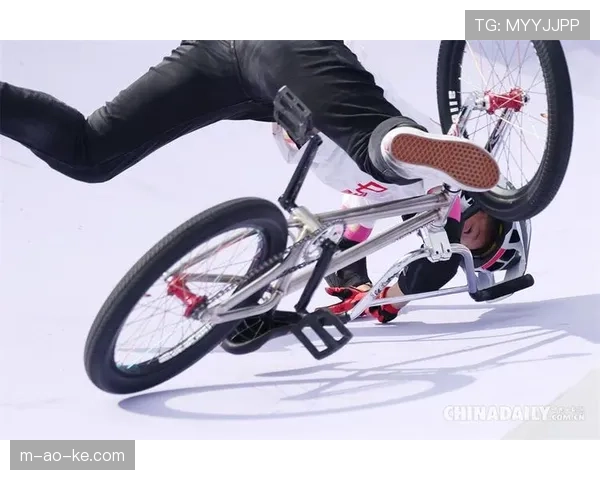 BMX自由式公园赛决赛：英国选手马库斯·克里斯托弗以历史最高分夺冠